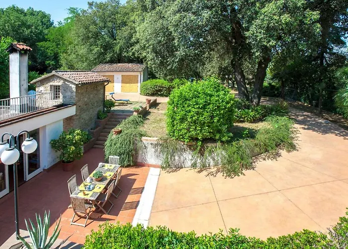 6 Bedroom Nice Home In Rimini