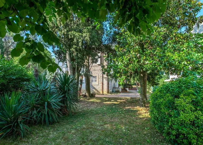 6 Bedroom Nice Home In Rimini